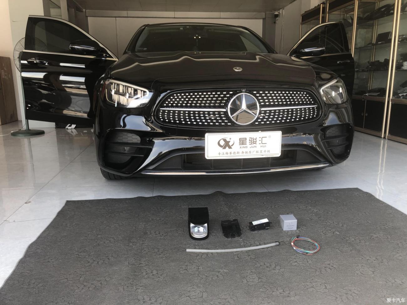  22 models of Mercedes-Benz E300 are equipped with the original fragrance negative ion system, which has a pleasant fragrance and will not get tired of you for a long time.