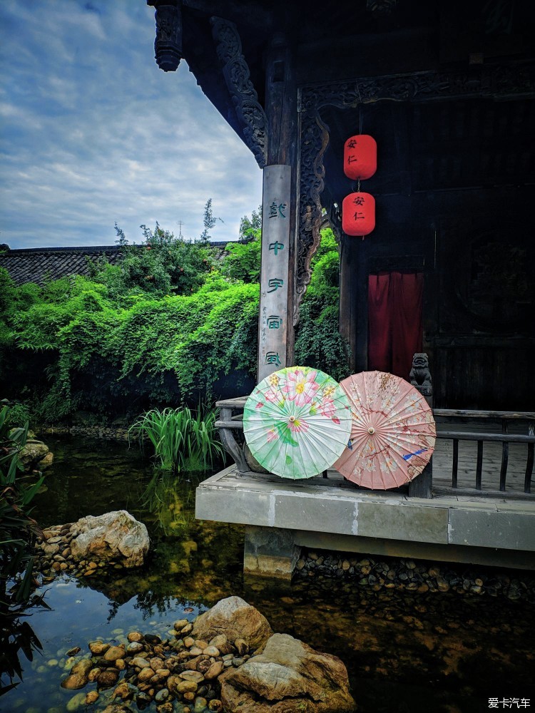 行走在古镇的街上