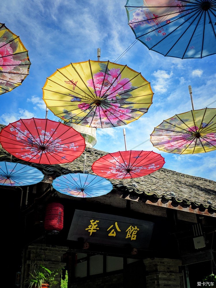 行走在古镇的街上