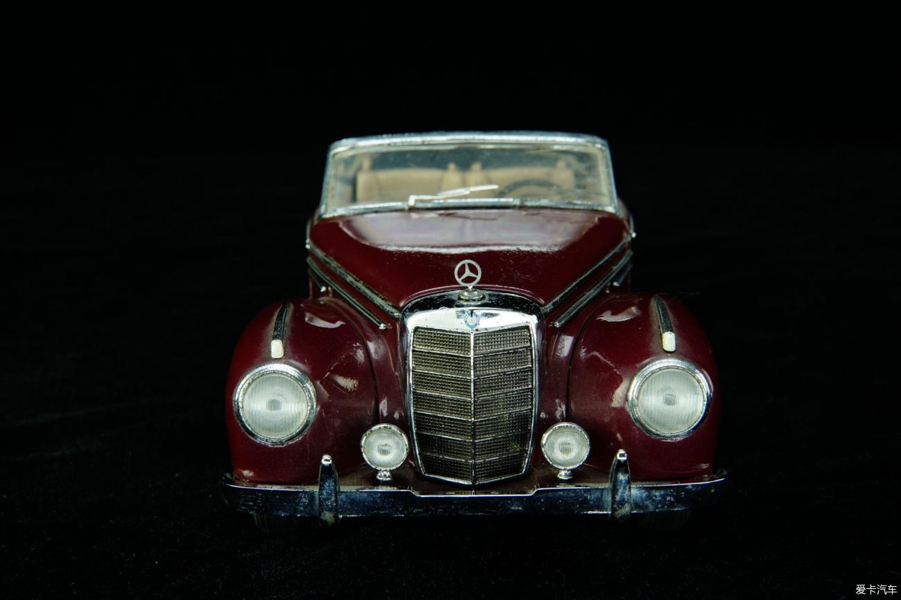 1957梅赛德斯奔驰300SC敞篷跑车1:24模型