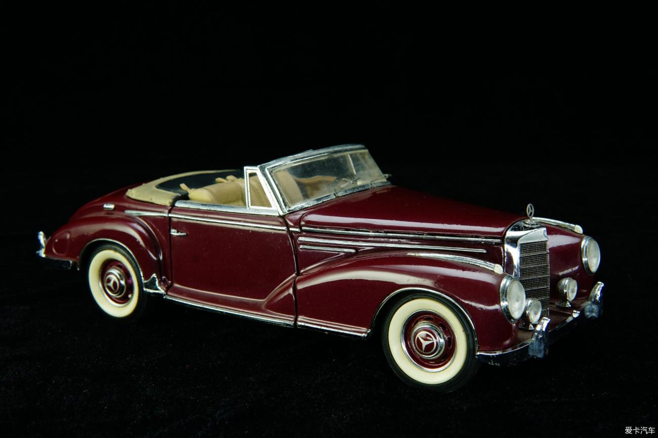1957梅赛德斯奔驰300SC敞篷跑车1:24模型