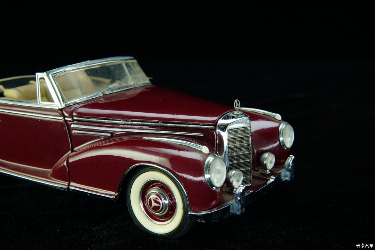 1957梅赛德斯奔驰300SC敞篷跑车1:24模型
