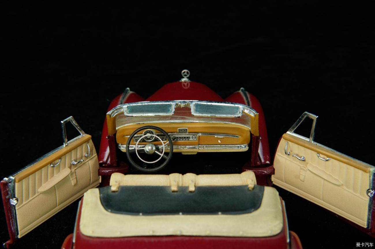 1957梅赛德斯奔驰300SC敞篷跑车1:24模型