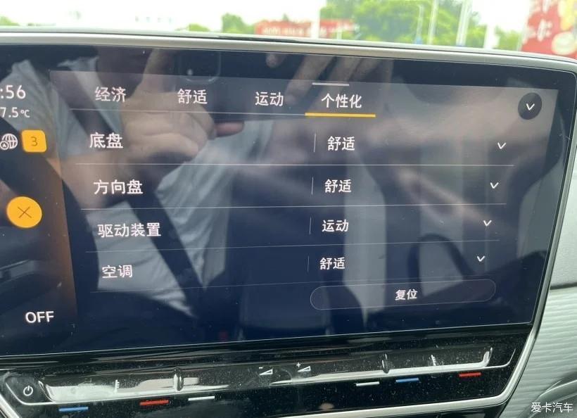 安全驾驶时的踏板操作技巧和细节关注