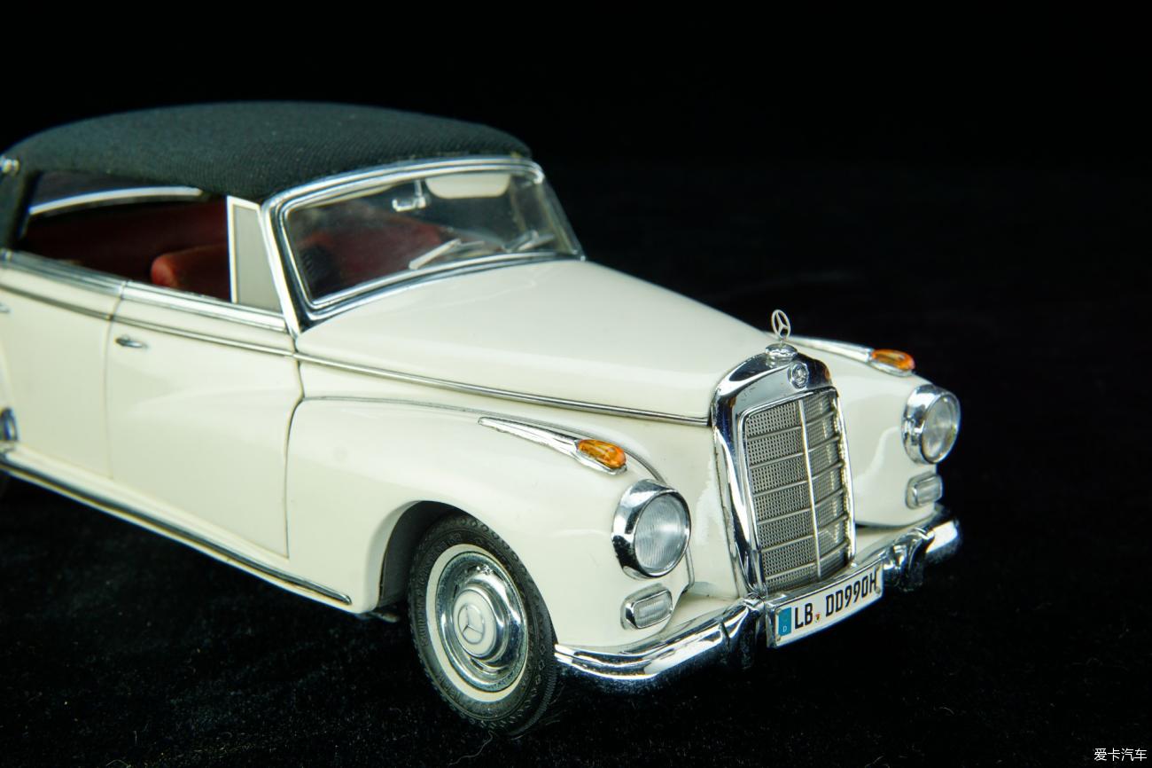 1958梅赛德斯奔驰300D软顶轿车1:24模型