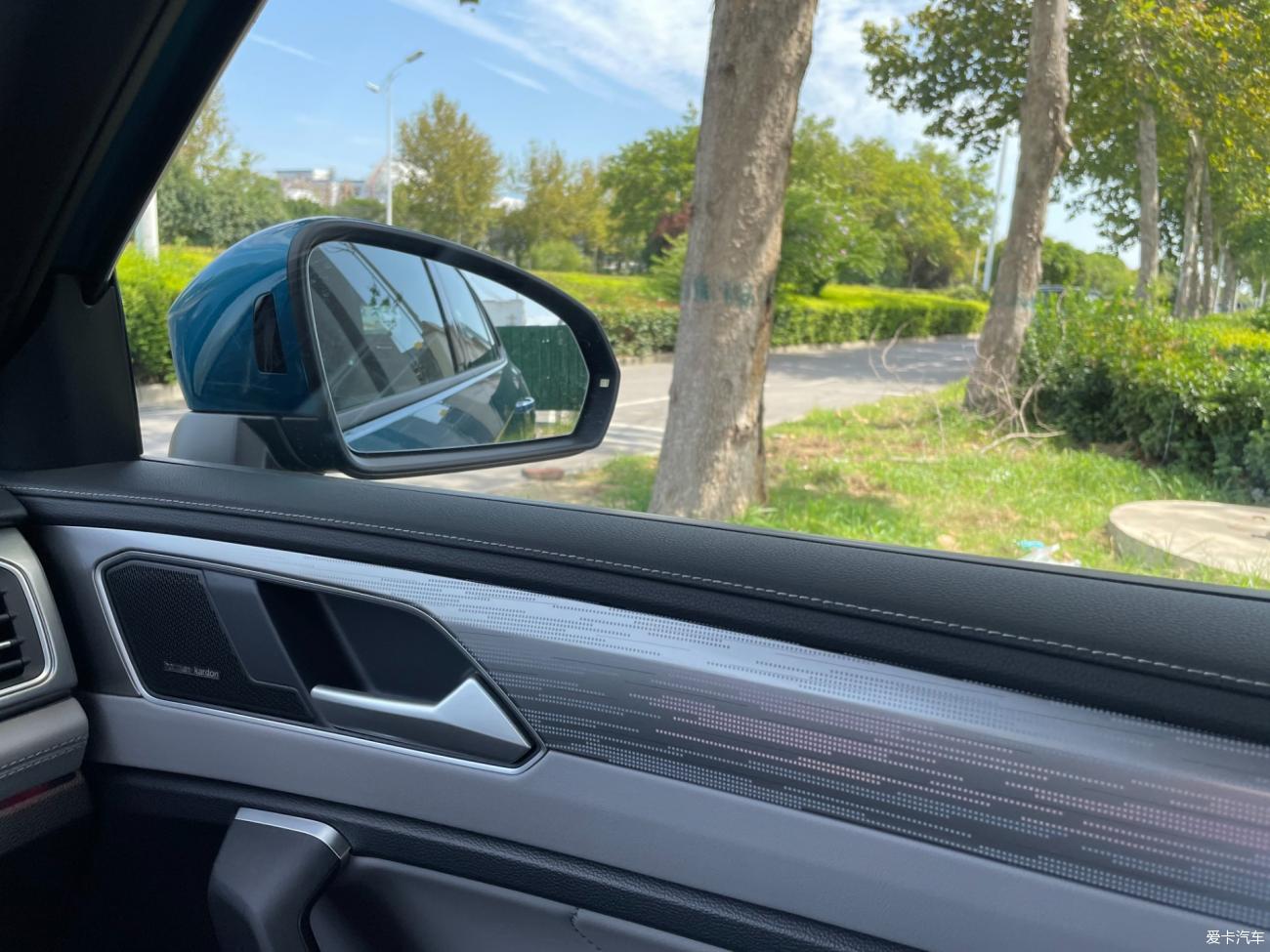 一辆充满着科技与智慧的座驾