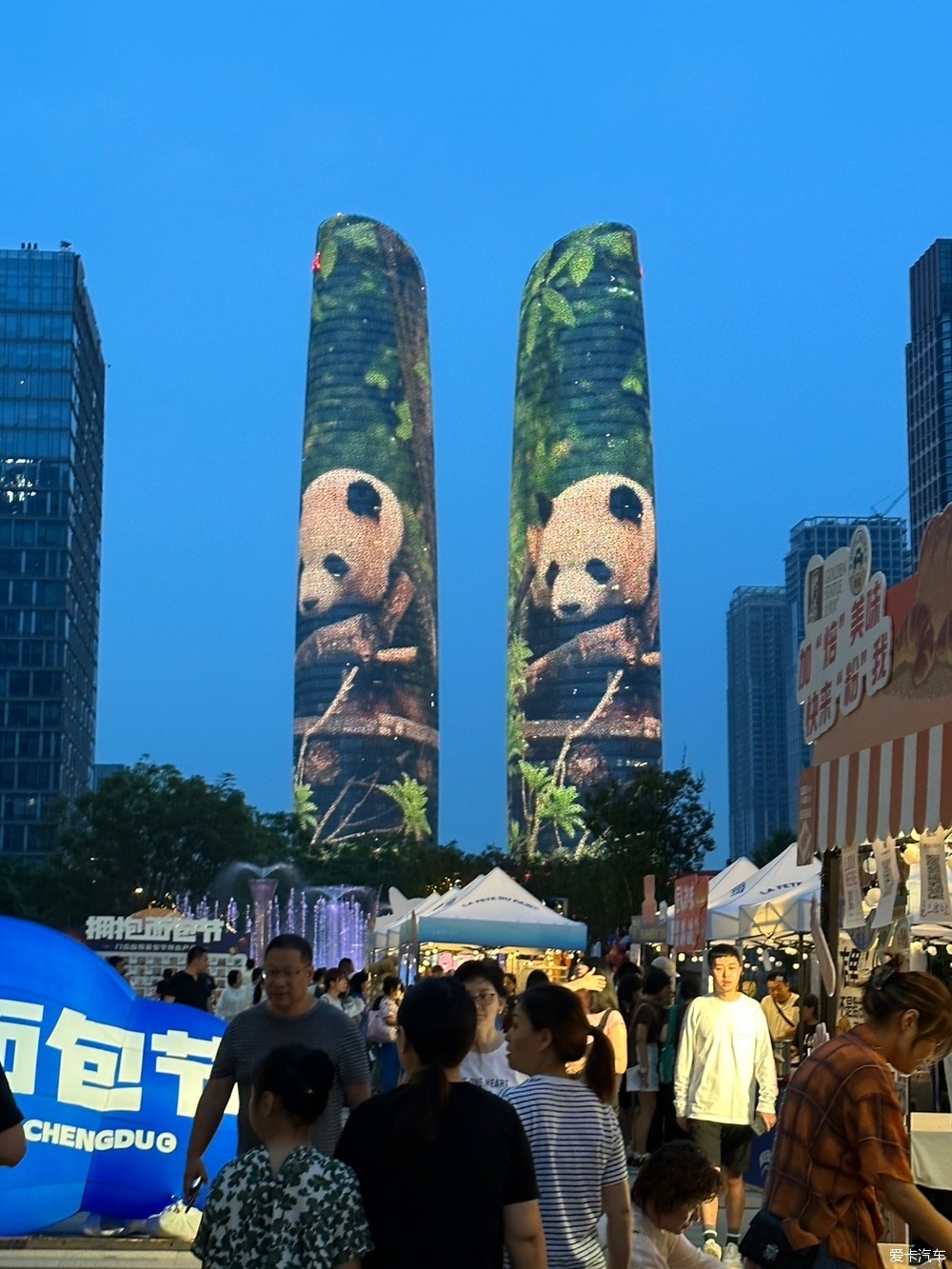 打卡成都拥抱面包节