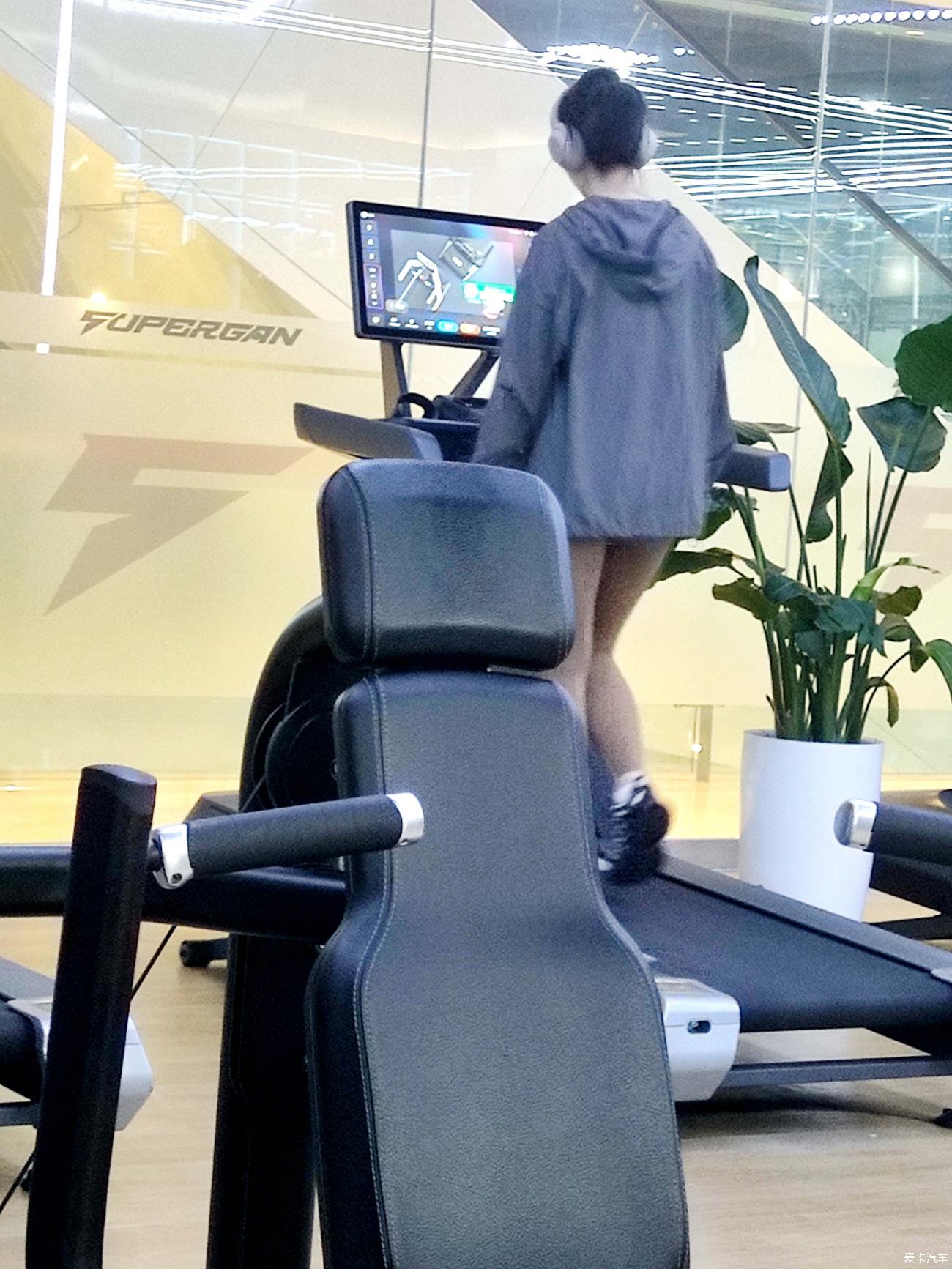 与车有关,昨天傍晚开去了健身房。