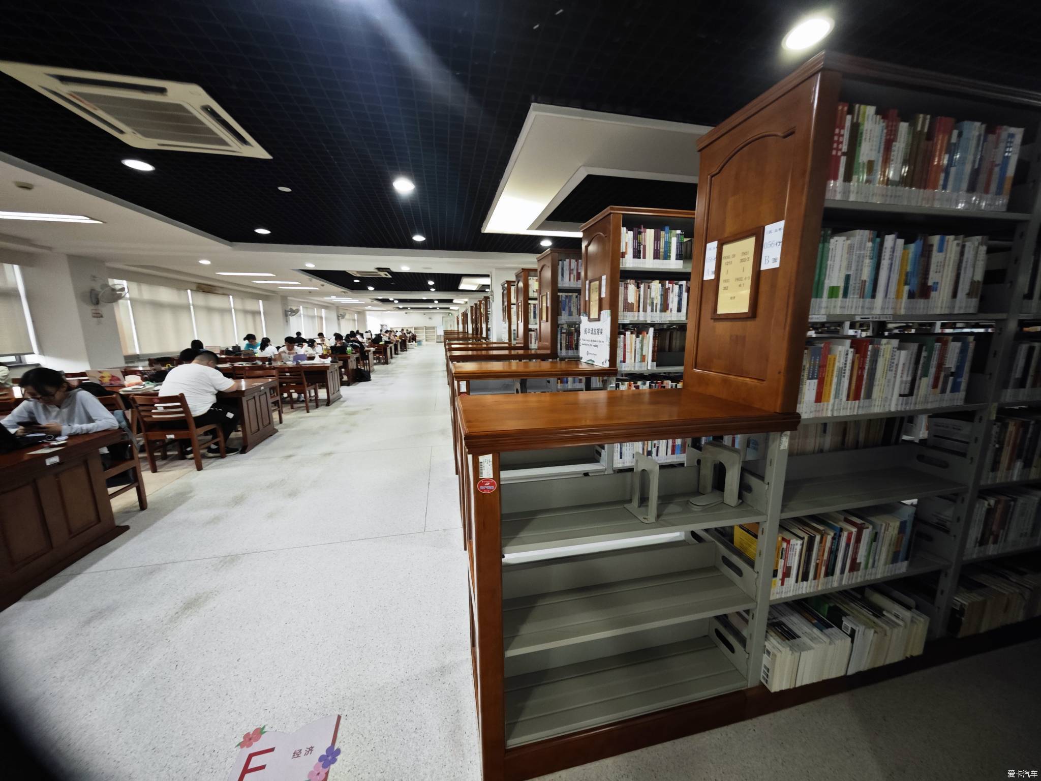 華中科技大學圖書館刷步