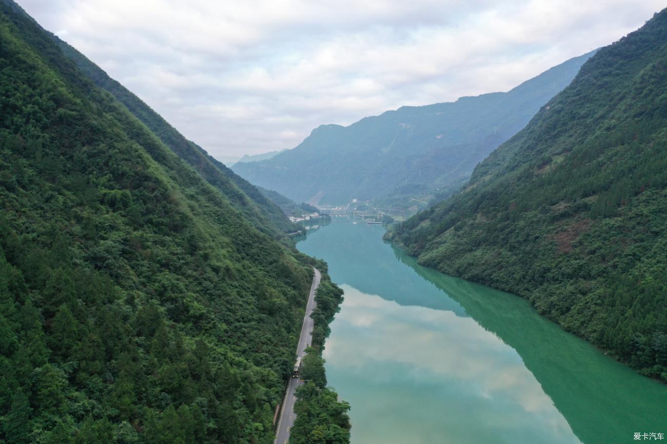 The progress of the 20-year-old Buick Sail Journey to Tibet 4 - Leaving Hunan and Guizhou with a dragonfly on the water, entering Chongqing with a quick glance