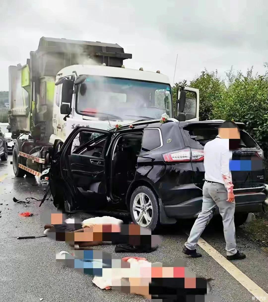 On October 3, a wedding car accident in Hunan , 6 people died, the groom and the bride died on the spot. 