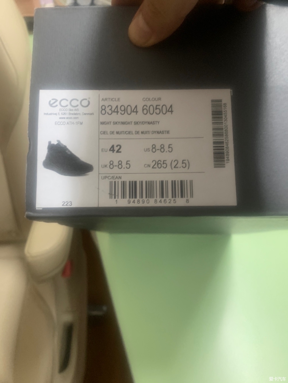 卖两双鞋子 一双健乐士 一双爱步