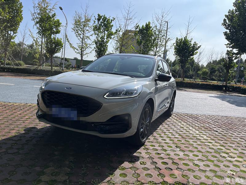 操控扎实,过弯并线信心十足,有驾驶乐趣的高性价比SUV