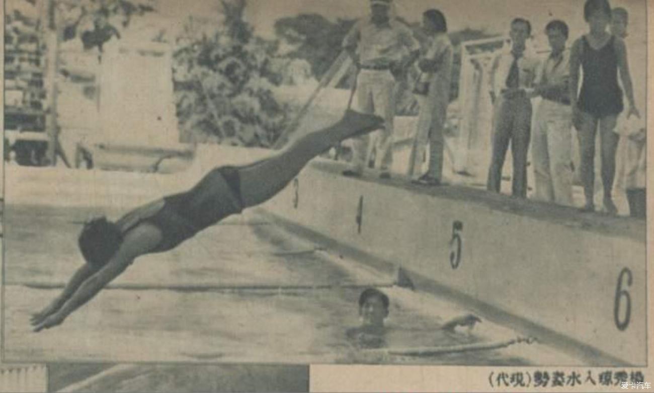 In 1933, this swimsuit lady was published on the cover of the Shanghai magazine "Liangyou Pictorial"