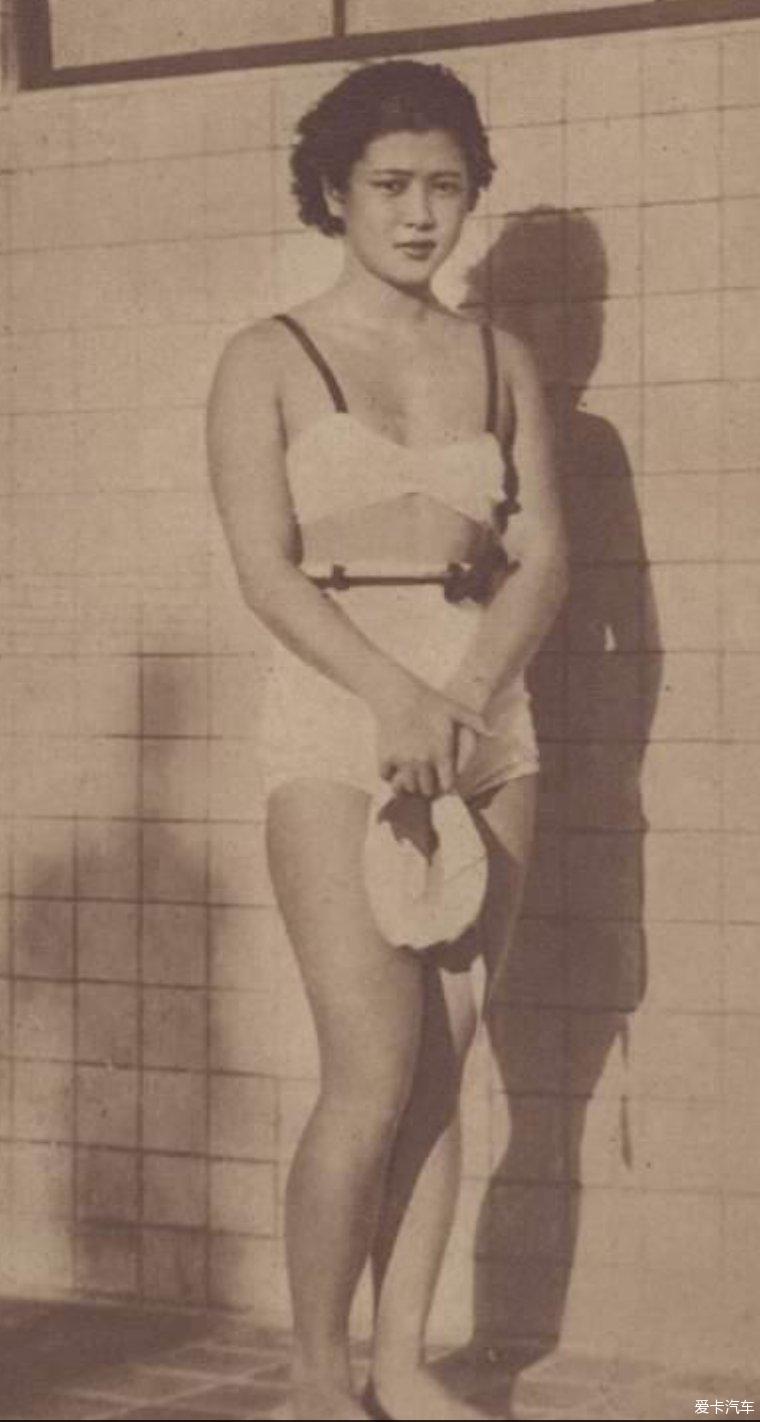 1933, Shanghai Magazine " This swimsuit lady was featured on the cover of "Liangyou Pictorial"