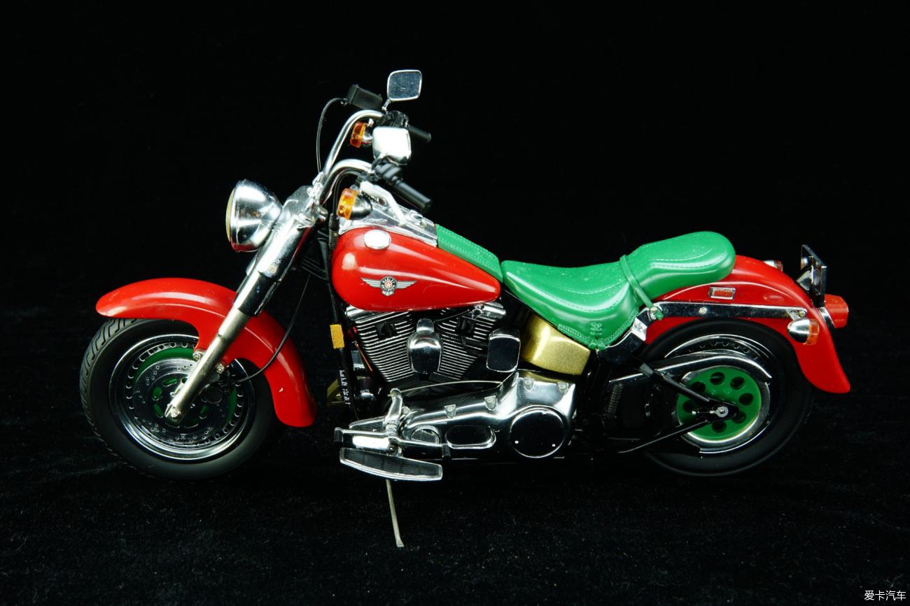 2000圣诞纪念版哈雷戴维森摩托车1：10模型