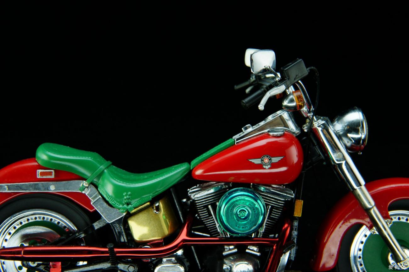 2000圣诞纪念版哈雷戴维森摩托车1：10模型