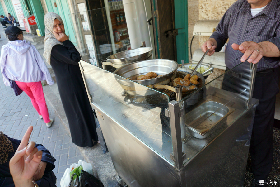 《海鸥看世界：伯利恒街头享用巴勒斯坦美食》