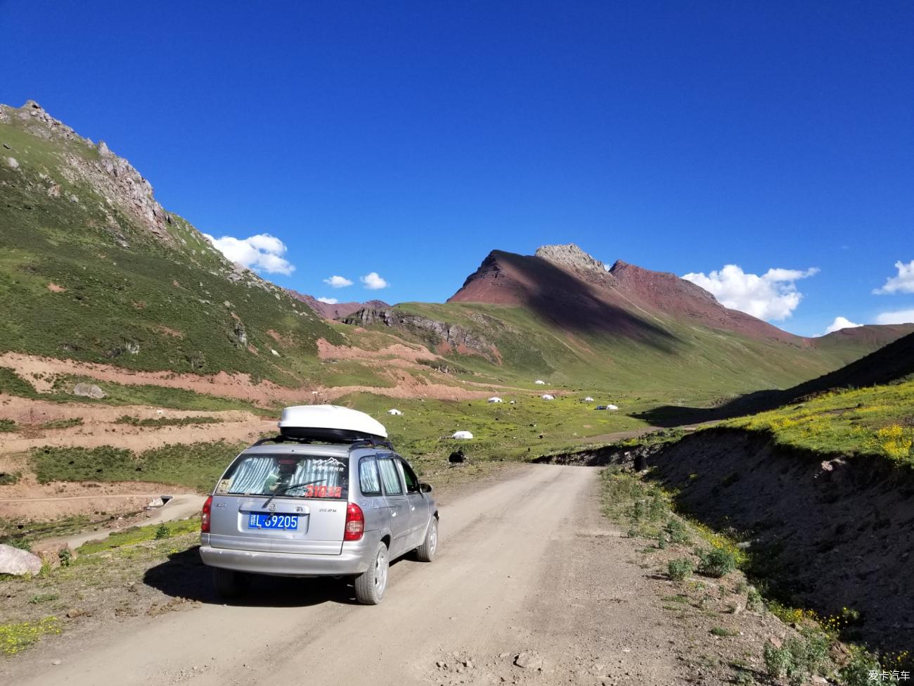 20-year-old Buick Sail’s journey to Tibet 10— Encountering Tongtong Sanlian Lake by chance, and feeling the long and narrow Dege City