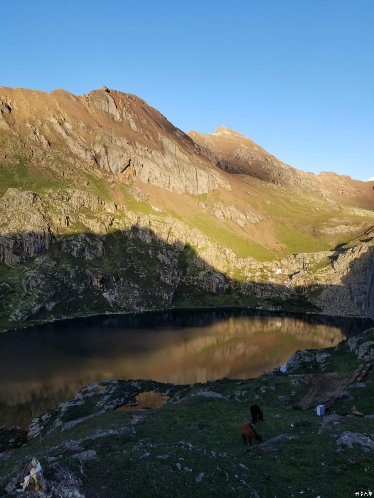 20-year-old Buick Sail’s journey to Tibet 10— Occasionally encounter Tongtong Sanlian Lake and feel the long and narrow Dege City