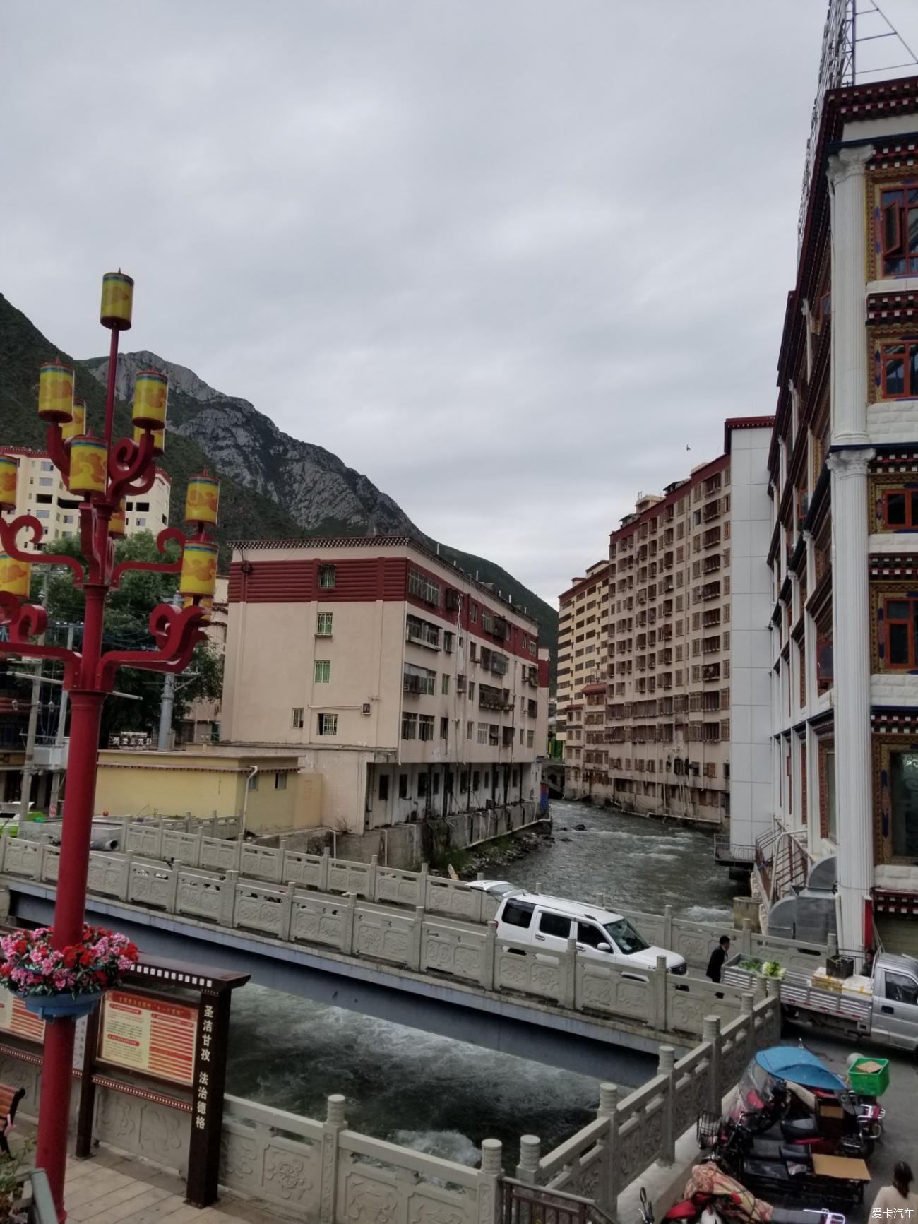 20-year-old Buick Sail’s trip to Tibet 10—Encountering the Mistong Sanlian Lake and feeling the long and narrow Dege City