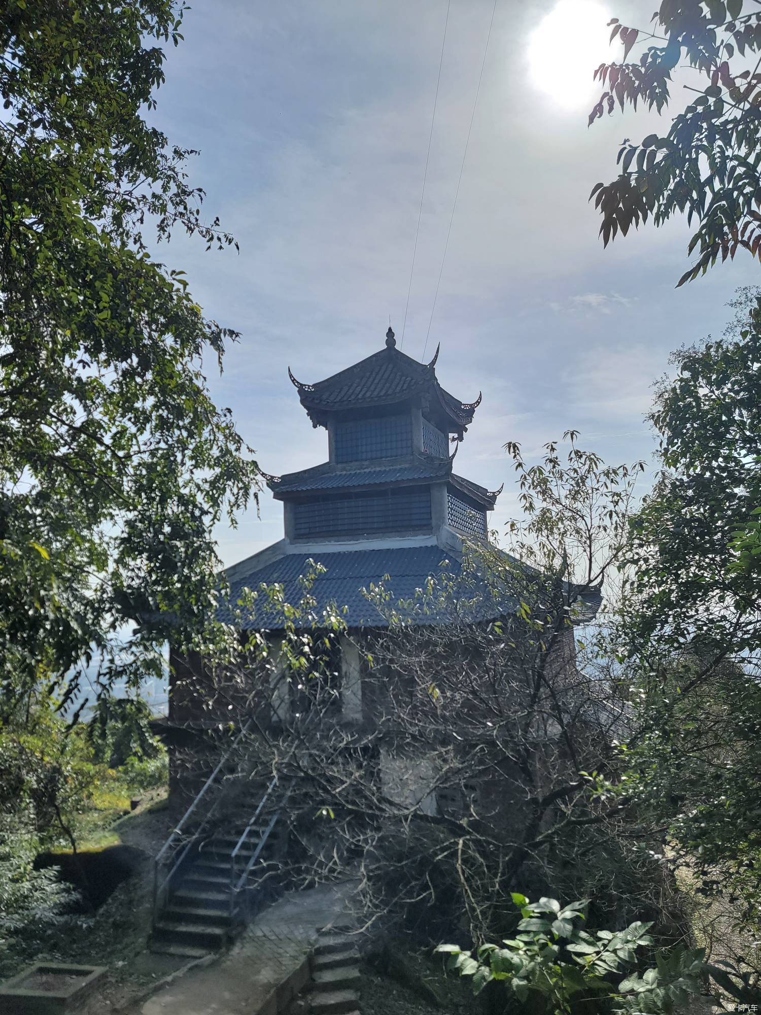 蜿蜒起伏牛心山，彭州七佛天池寺