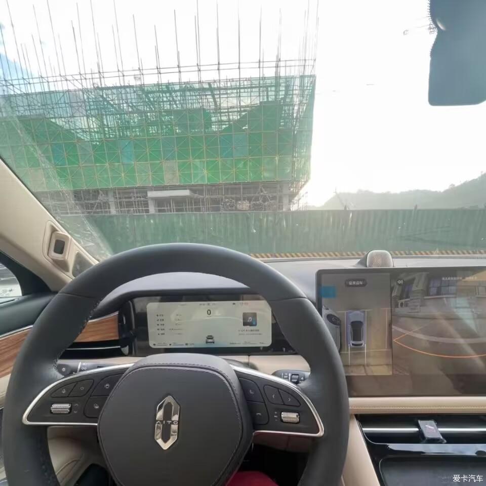 Come with me, the first Qianjie M5 for beautiful female car owners