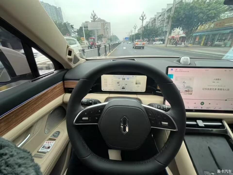 Come with me, the first Qianjie M5 for a beautiful female car owner 