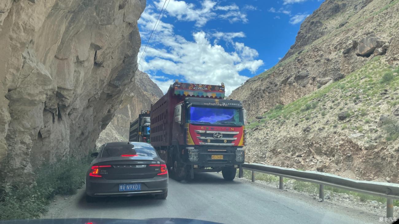 Take your daughter to drive in Tibet Day 7: Zuogong-Ranwu Lake, shoot a costume blockbuster for your daughter