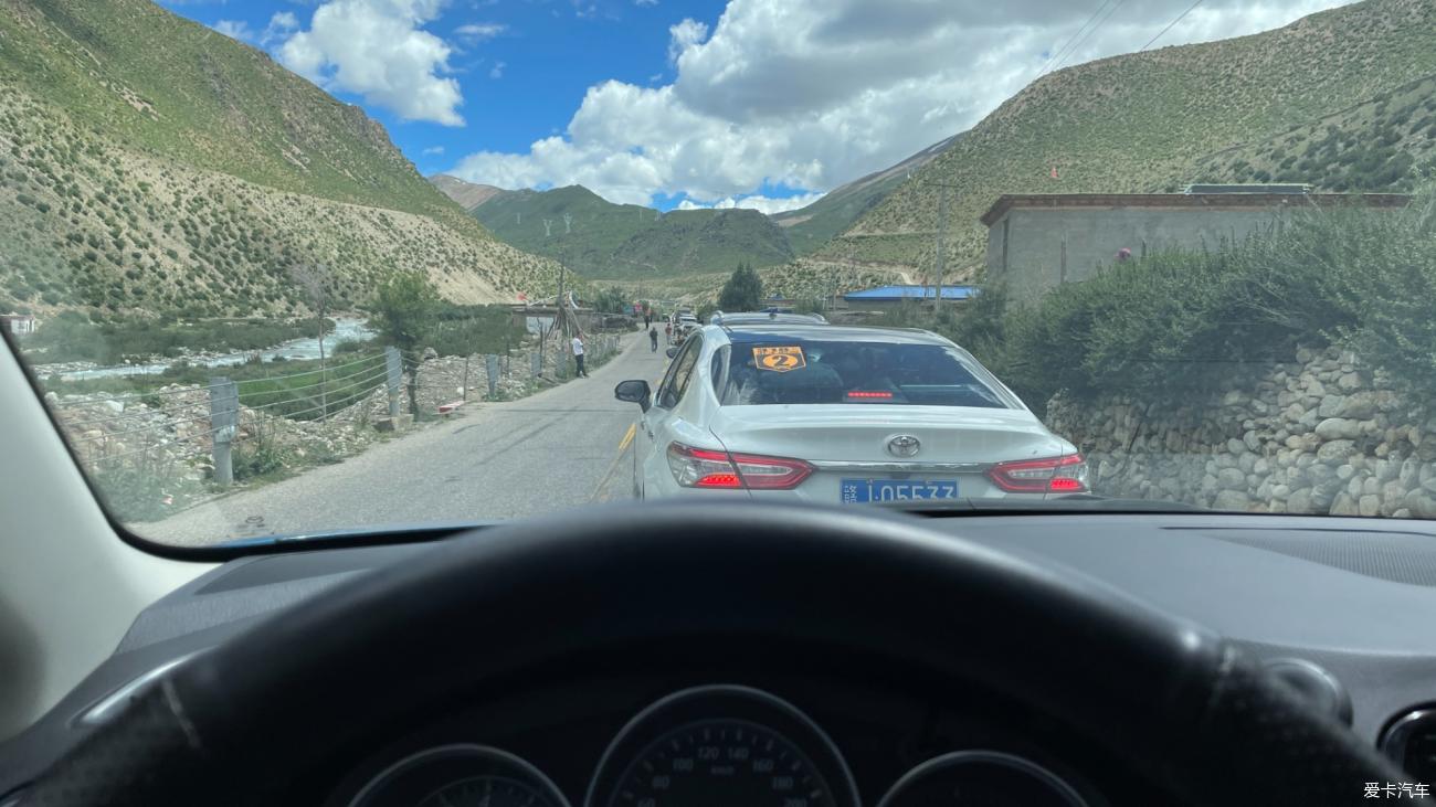 Take your daughter to drive in Tibet Day 7: Zuogong-Ranwu Lake, shoot a costume blockbuster for your daughter