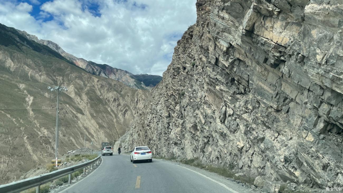 Take your daughter to drive with you Tibet Day7: Zuogong-Ranwu Lake, shoot a costume blockbuster for her daughter