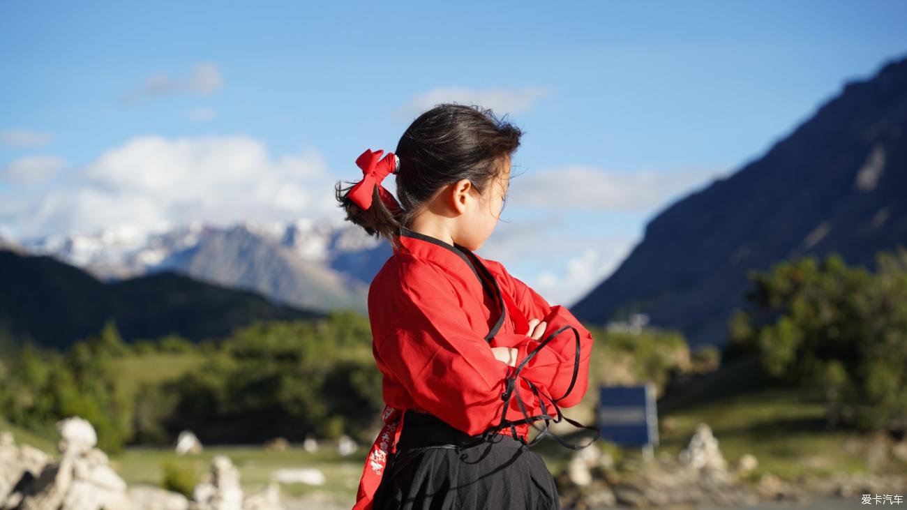 Take your daughter to drive in Tibet Day 7: Zuogong-Ranwu Lake, shoot a costume blockbuster for your daughter