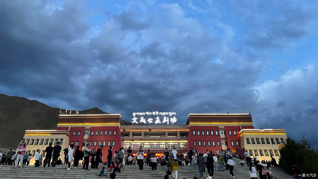 With Day 10 of a self-driving trip to Tibet with my daughter: Lhasa - Yanghu - Rituo Temple - Starring Wenchenggong