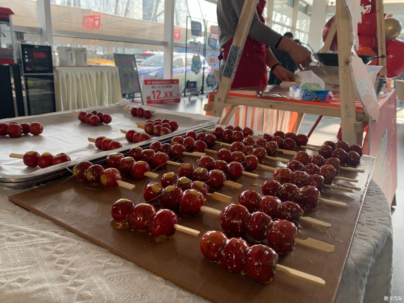 Guangben Ruisheng store year-end carnival! Handmade candied haws with strong New Year flavor, a joy to buy cars What a surprise!