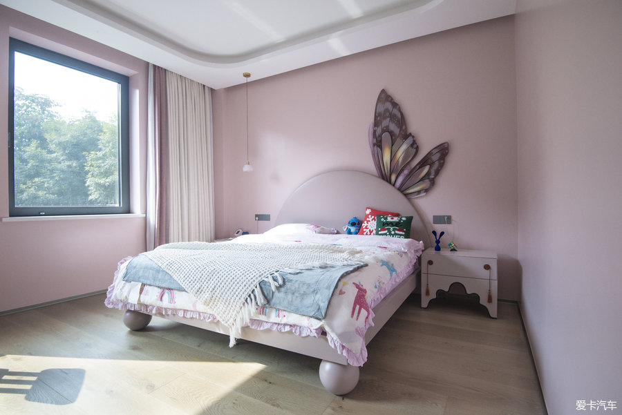 淡粉色的女兒房，一份溫馨和平靜