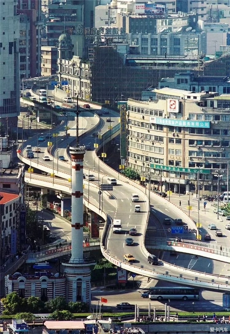 上海延安路高架桥下面图片