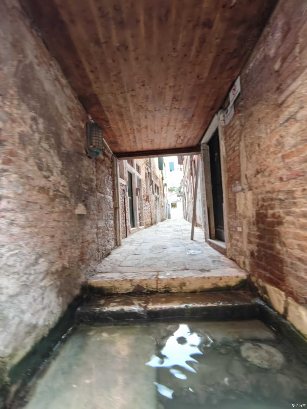 【Records of Spring and Summer】 (European Eight Countries 13) Tour on a gondola boat in Venice, Italy