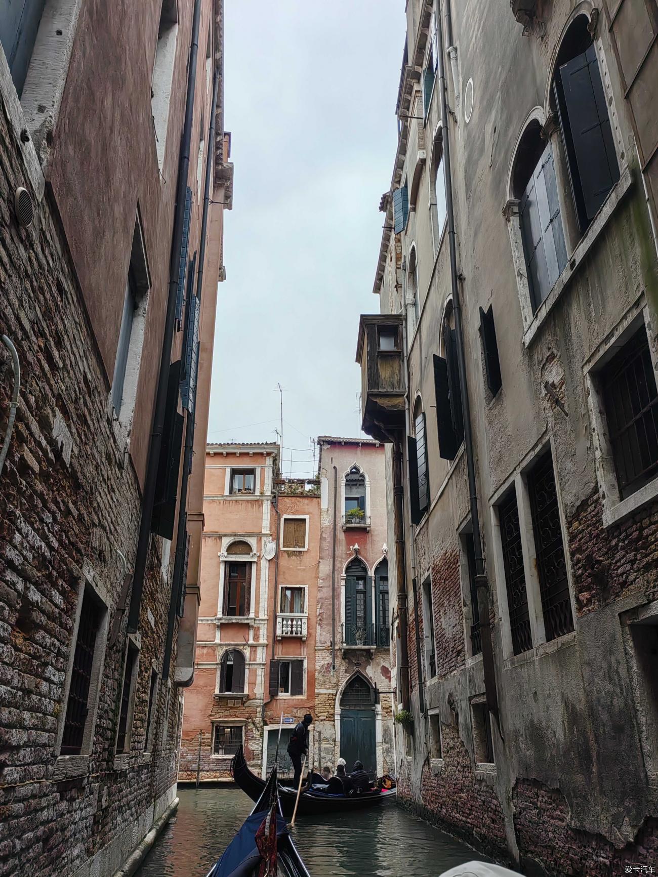 【The Record of Spring and Summer】 (Eight Eight Countries Tour in Europe 13) Tour on a gondola boat in Venice, Italy