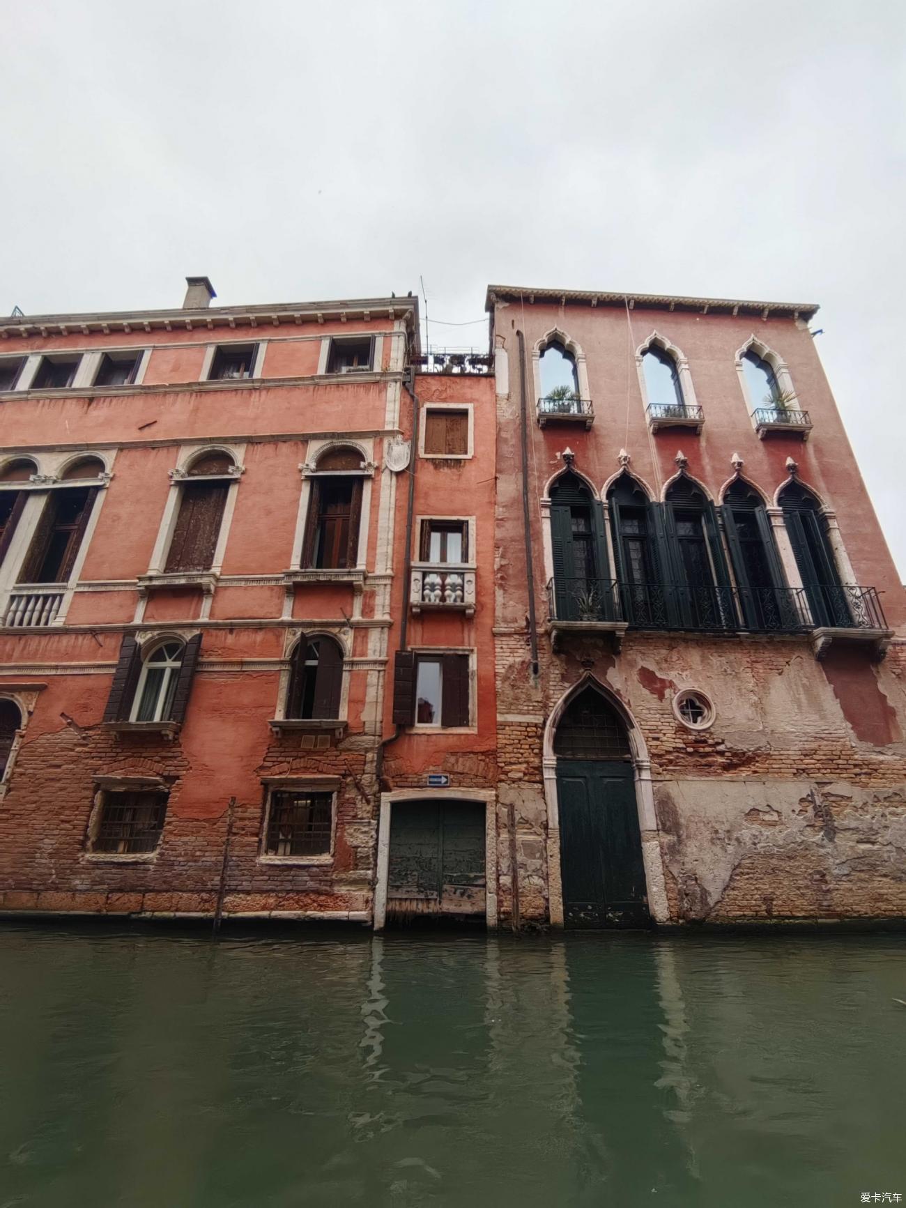 【The Record of Spring and Summer】 (Eight Eight Countries Tour in Europe 13) Tour on a gondola boat in Venice, Italy