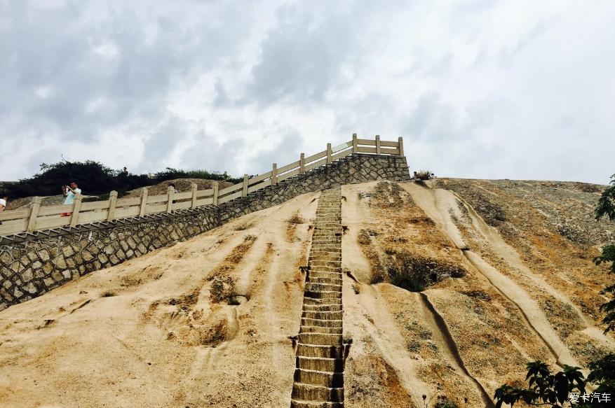 Tour Xiaoyangshan with my wife