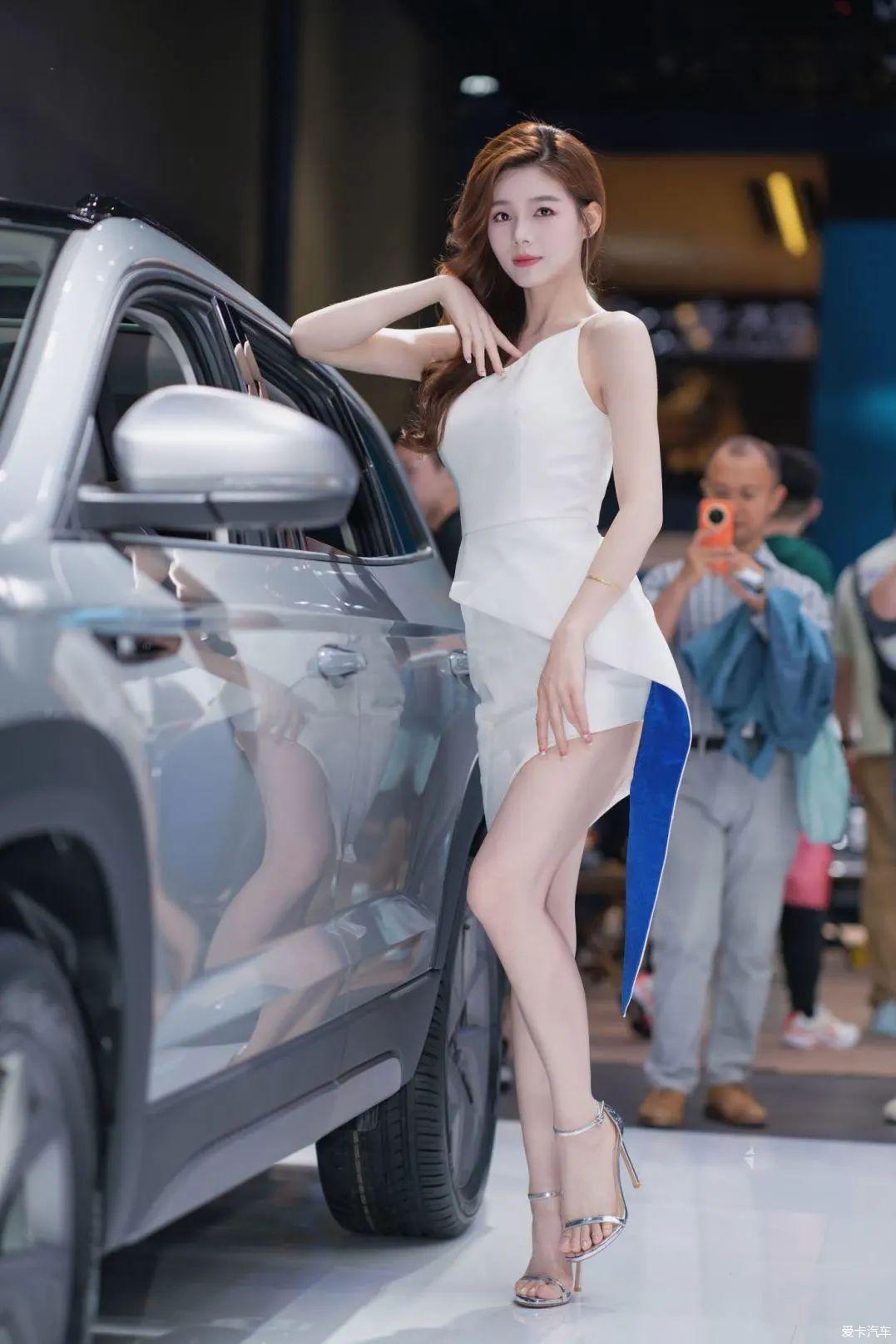 See you at the Dragon Boat Festival, about a million car models will be parachuted into the Fuzhou Auto Show across the Strait. Meeting each other up close is as easy as a piece of cake! 