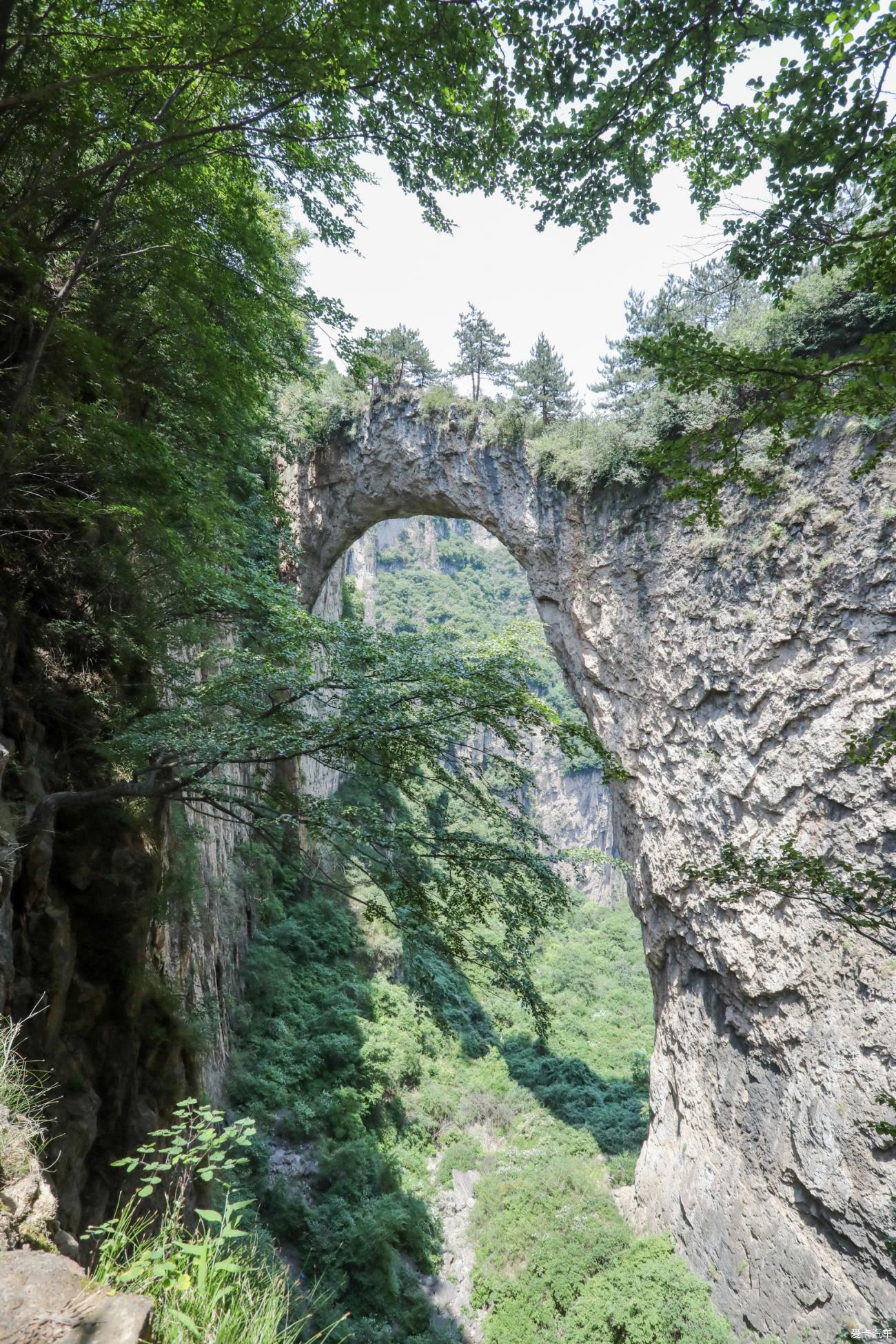 俄屋天生桥图片