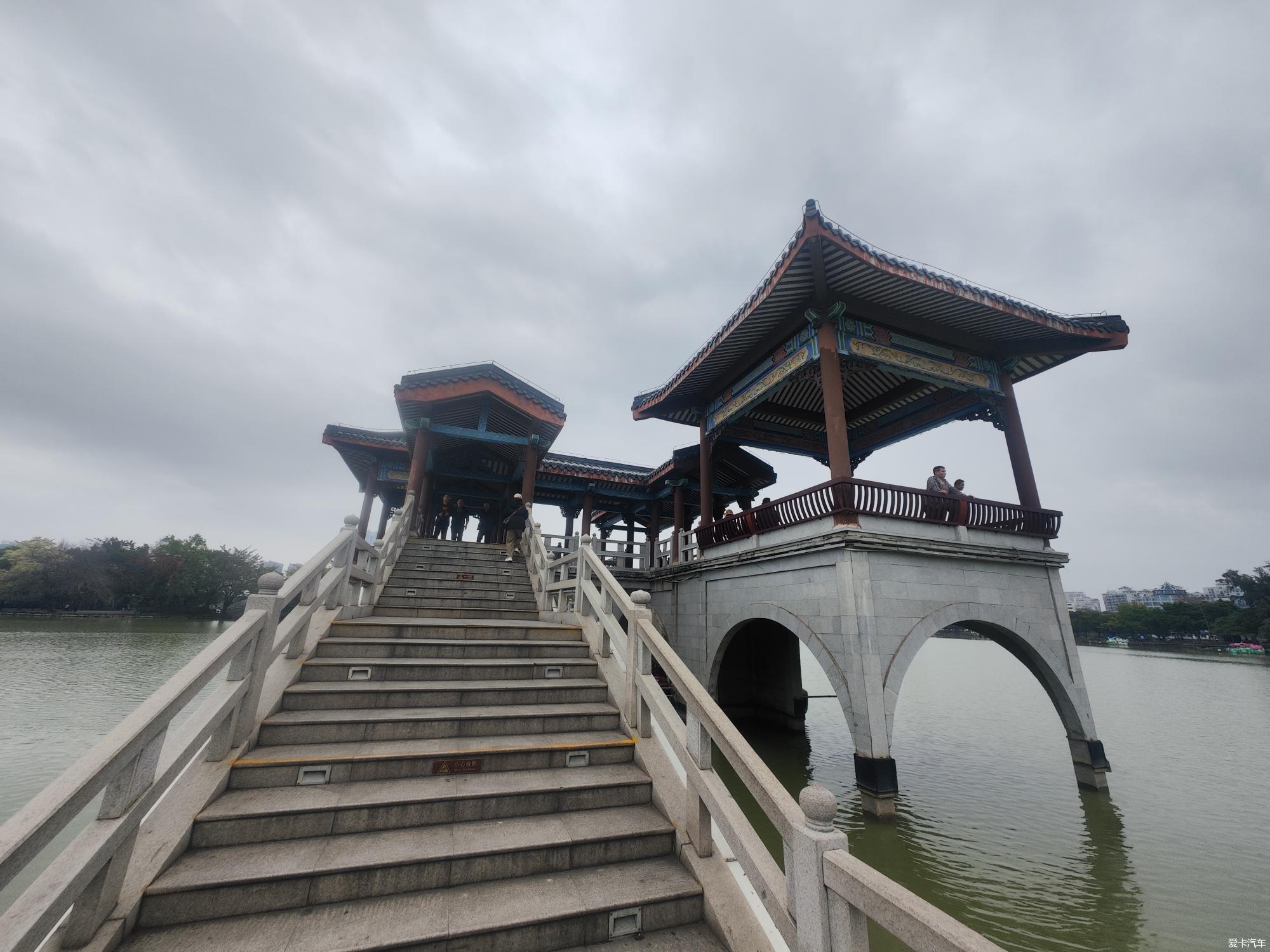 [Wonderful Competition] The solitary mountain in the West Lake of Huizhou, the beauties on the east slope facing the clouds