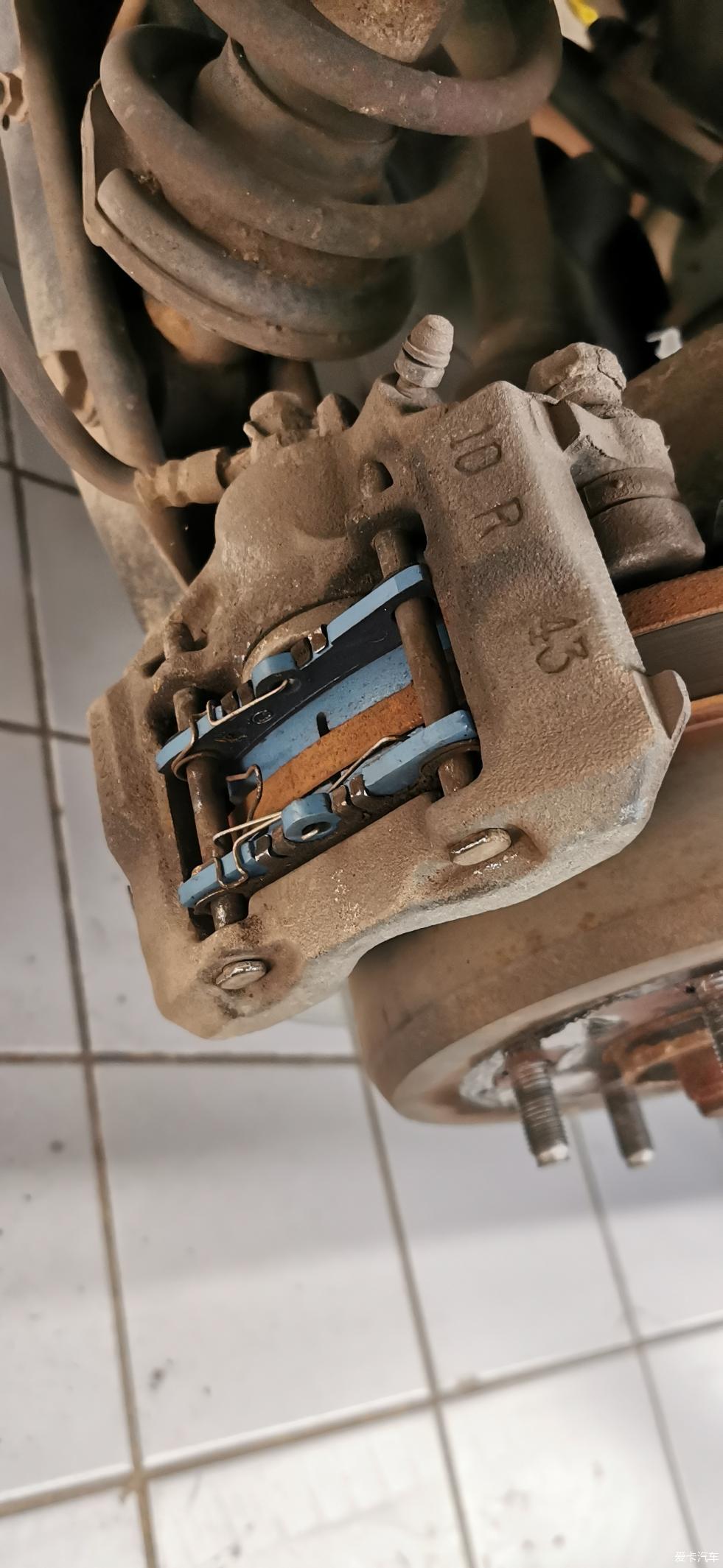 100,000 kilometers in the prime of life, my crown changes Record of installing brake pads