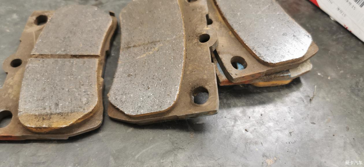 100,000 kilometers in the prime of life, my Crown replaced the brake pads record 