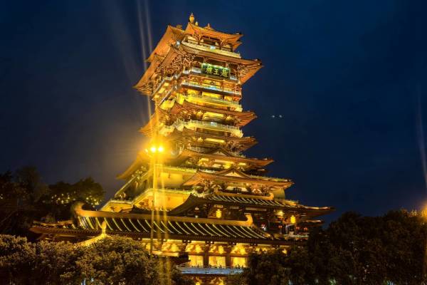 春暖花开季正当时，自驾逛吃巴蜀地