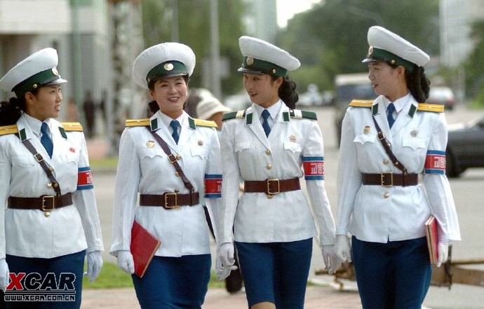 朝鲜女兵和韩国女兵