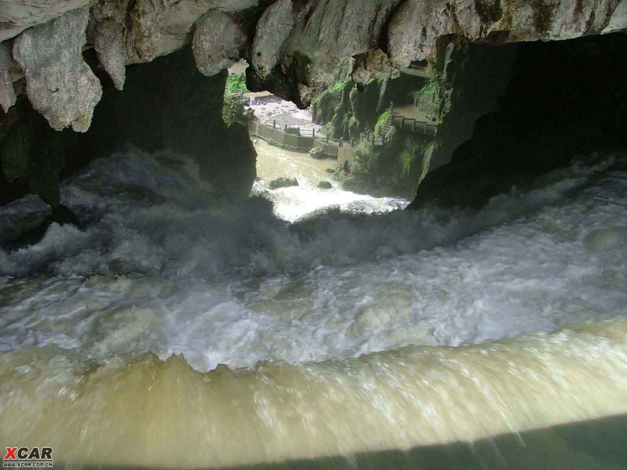 中国最大洞穴瀑布—龙门飞瀑
