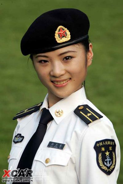 中国女兵新军装 威武之中有秀美