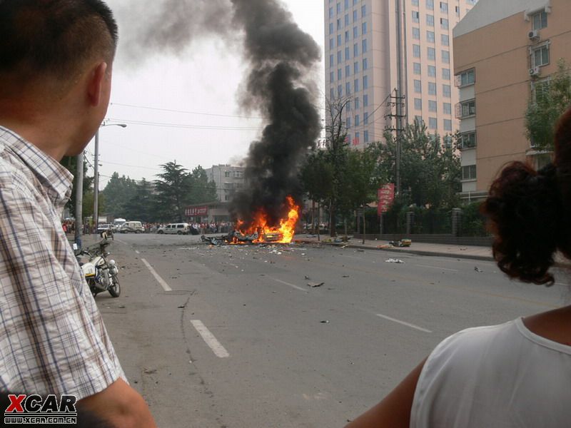 济南建设路爆炸图片